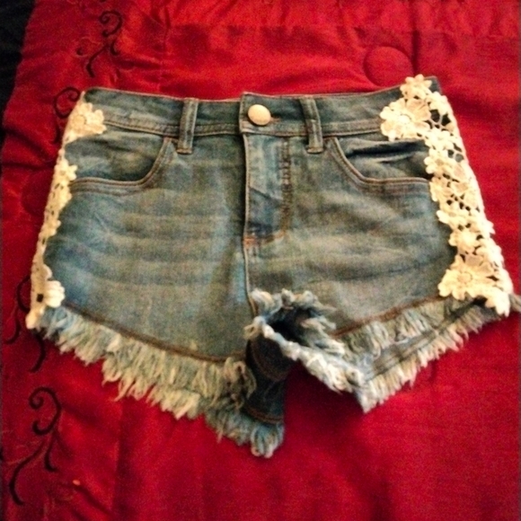 Shorts - Picture 3 of 7